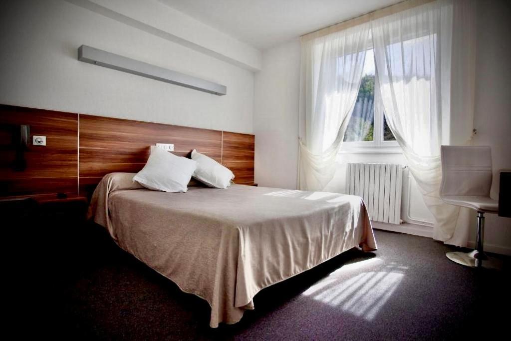 מארבז'ול Logis Hotel Restaurant L'Europe מראה חיצוני תמונה