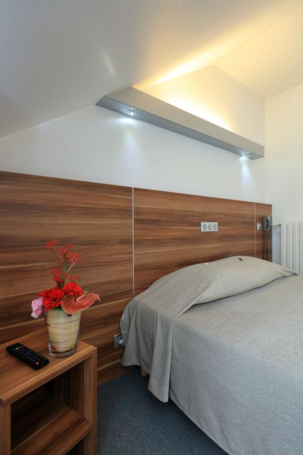 מארבז'ול Logis Hotel Restaurant L'Europe מראה חיצוני תמונה