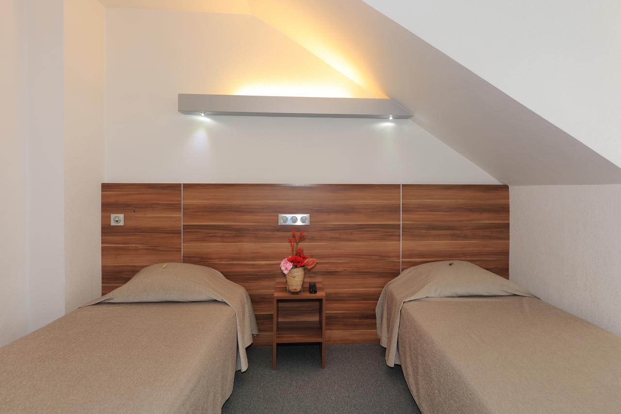 מארבז'ול Logis Hotel Restaurant L'Europe מראה חיצוני תמונה